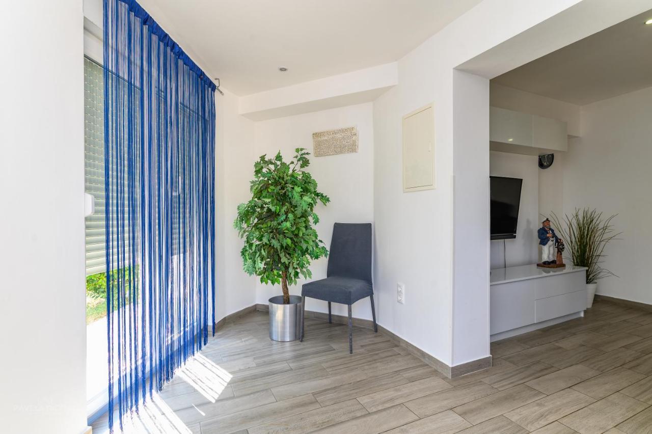 Apartments Maksim And Timon คิร์ก ภายนอก รูปภาพ