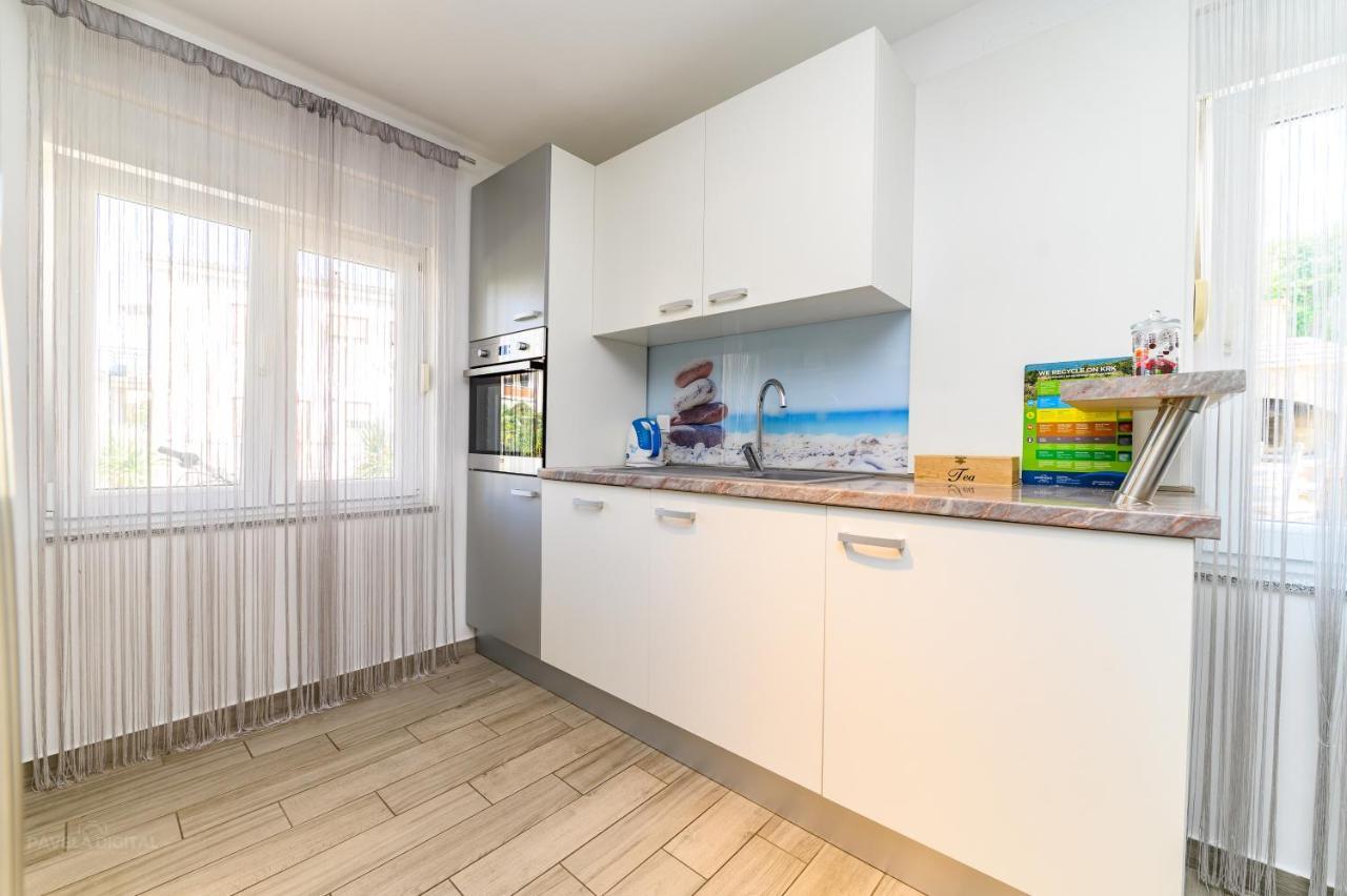 Apartments Maksim And Timon คิร์ก ภายนอก รูปภาพ