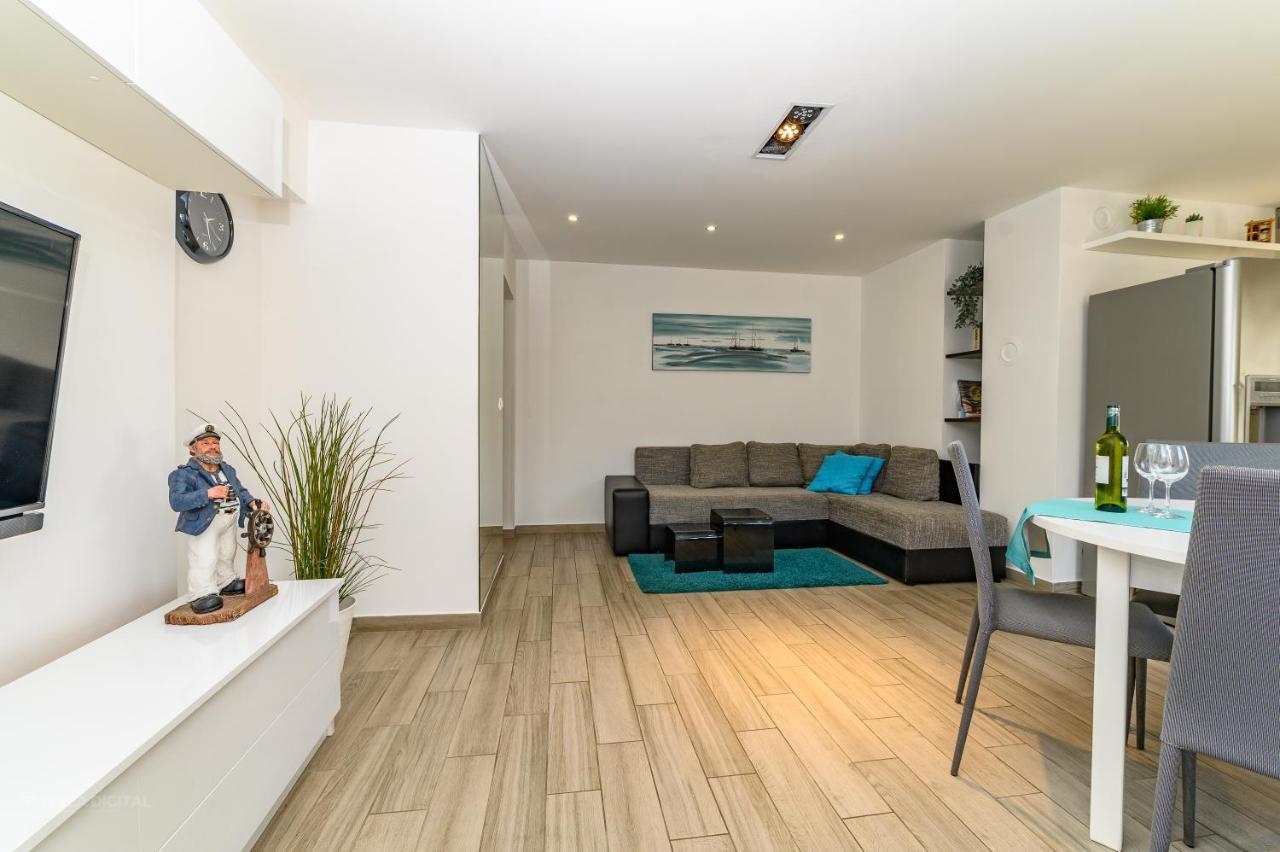 Apartments Maksim And Timon คิร์ก ภายนอก รูปภาพ