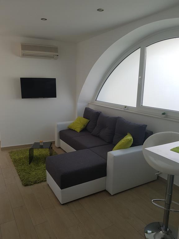 Apartments Maksim And Timon คิร์ก ภายนอก รูปภาพ